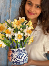 Load image into Gallery viewer, English Daffodils - Pop Up Flower Bouquet