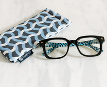Load image into Gallery viewer, Glossary Black/Wavy - Peepers Readers
