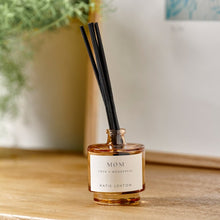 Load image into Gallery viewer, Sentiment Reed Diffuser 'Mom' - Fresh Linen And White Lily