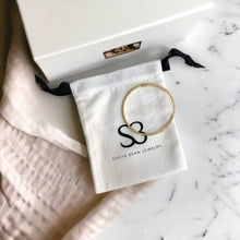 Load image into Gallery viewer, Silver Crystal Bangle