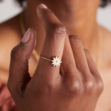 Load image into Gallery viewer, Daisy Ring - Gold
