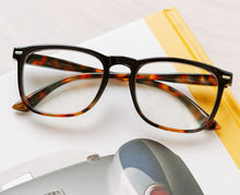 Load image into Gallery viewer, Domino Black/Tortoise - Peepers Readers
