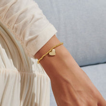 Load image into Gallery viewer, &#39;Love You Mommy&#39; Bracelet in The Heart Gift Box
