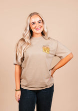 Load image into Gallery viewer, Men&#39;s Heavy Crew Neck Classic - Howdy Podner - Faded Khaki
