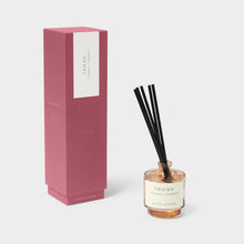 Load image into Gallery viewer, Sentiment Reed Diffuser &#39;Friendship&#39; - Peach Rose And Sweet Mandarin
