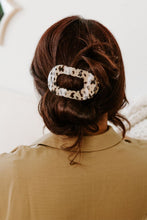 Load image into Gallery viewer, Blonde Tortoise Medium Flat Round Hair Clip
