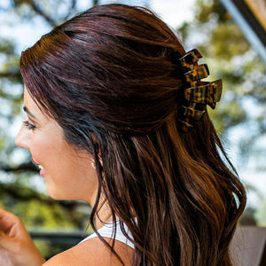 Classic Tortoise Medium Claw Hair Clip