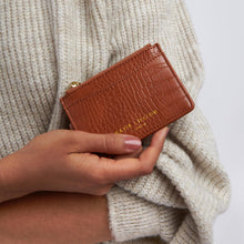 Load image into Gallery viewer, Cara Curve Card Holder - Cognac
