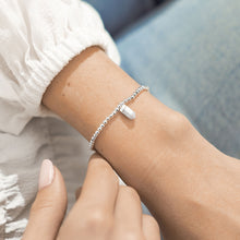 Load image into Gallery viewer, Affirmation Crystal A Little &#39;Karma&#39; Bracelet - Howlite
